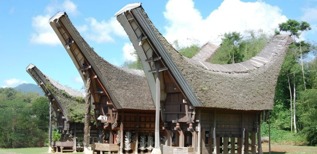 Rumah Adat Tongkonan Toraja